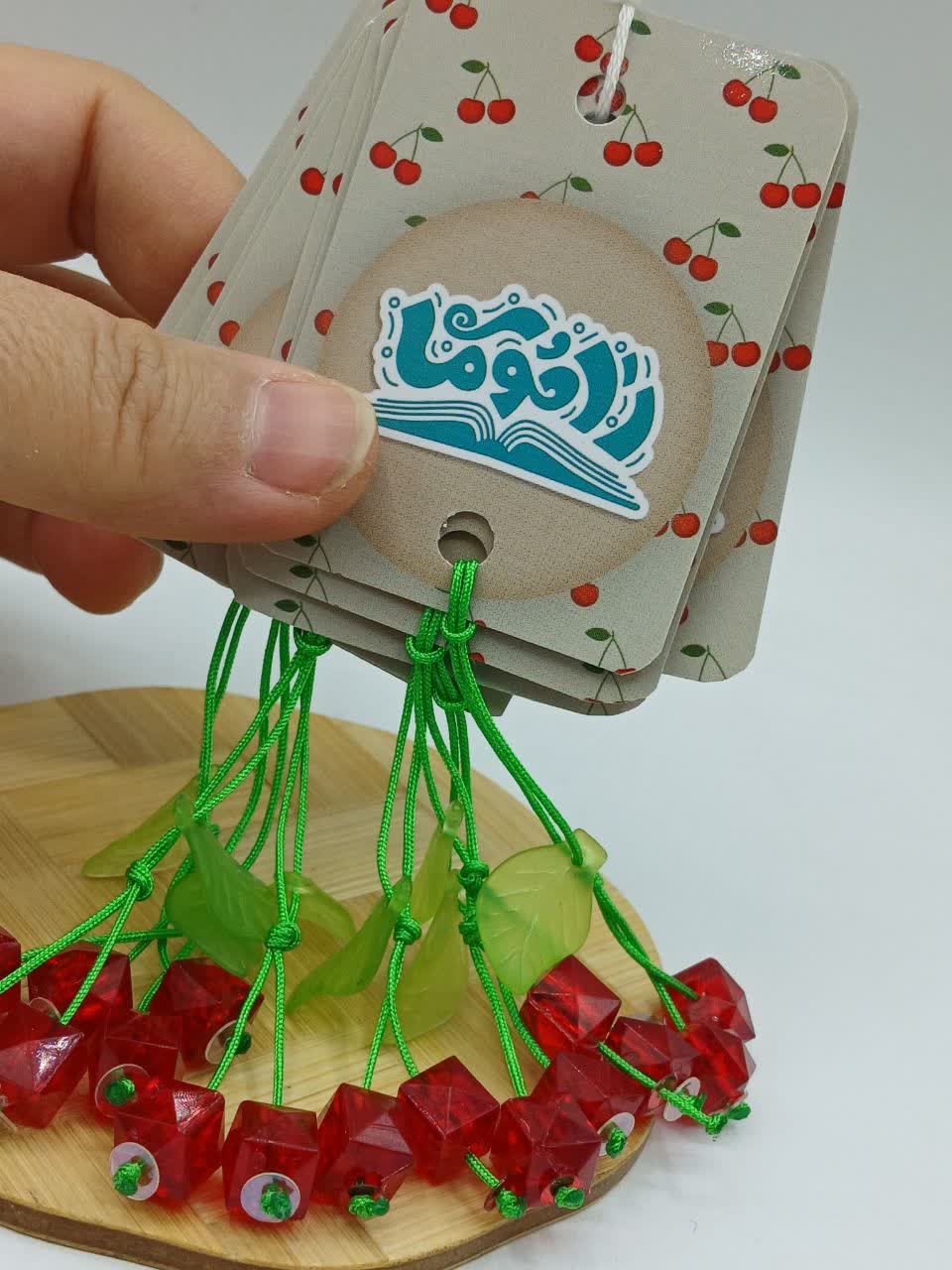 آویزک مکعبی قرمز مهره شماره ده