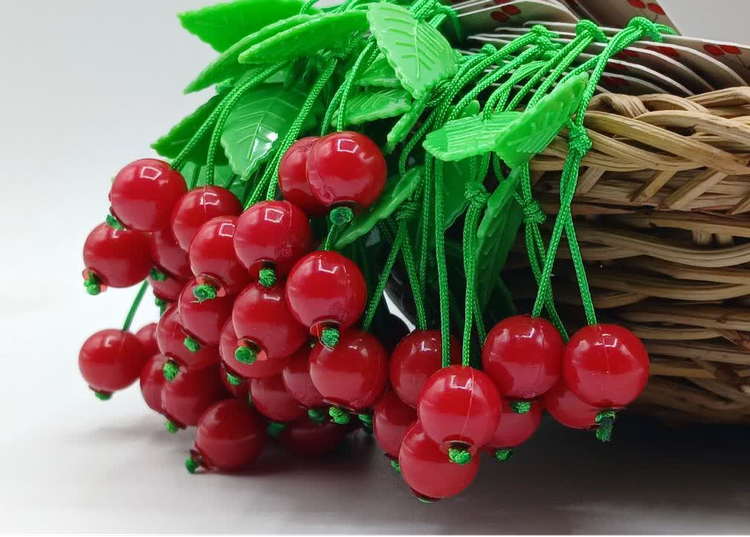 آویز گوشی آلبالویی